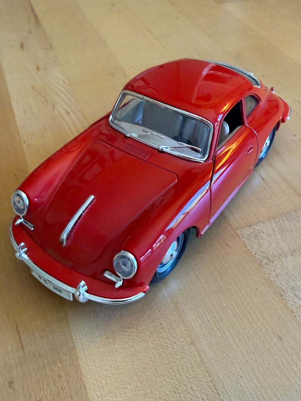 Vintage Red Porsche 356B 🚘 Die Cast Model 1/24 scale Burago *Estate Sale* Italy